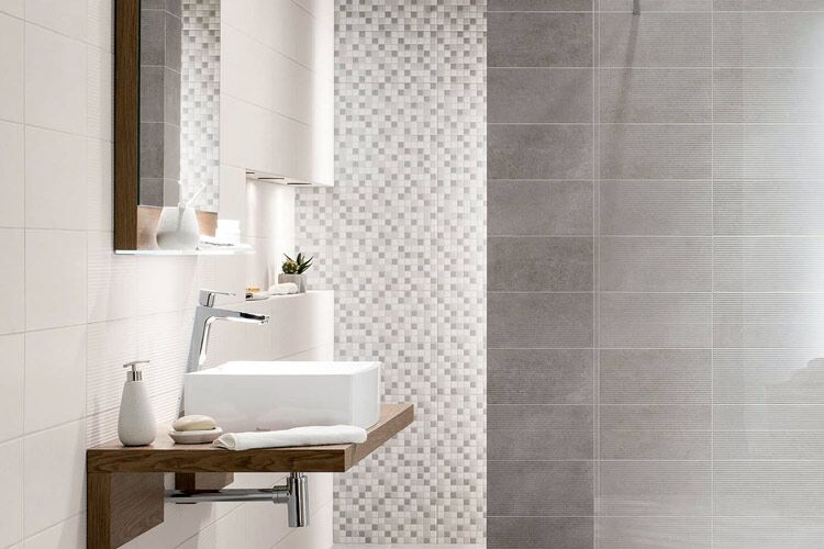 Bad mit begehbarer Dusche und 3D-Fliese Form Plus Relief Grau 20 x 40