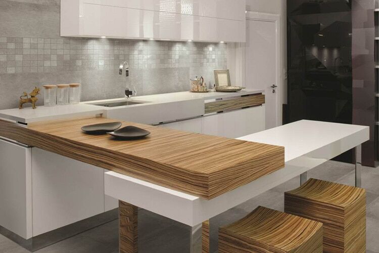 Küchenzeile mit Sitzecke & grauem Fliesenspiegel mit Mosaikfliese Gravity Titan