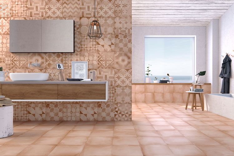 Badezimmer mit Terracottaoptikfliese der Marsala-Kollektion